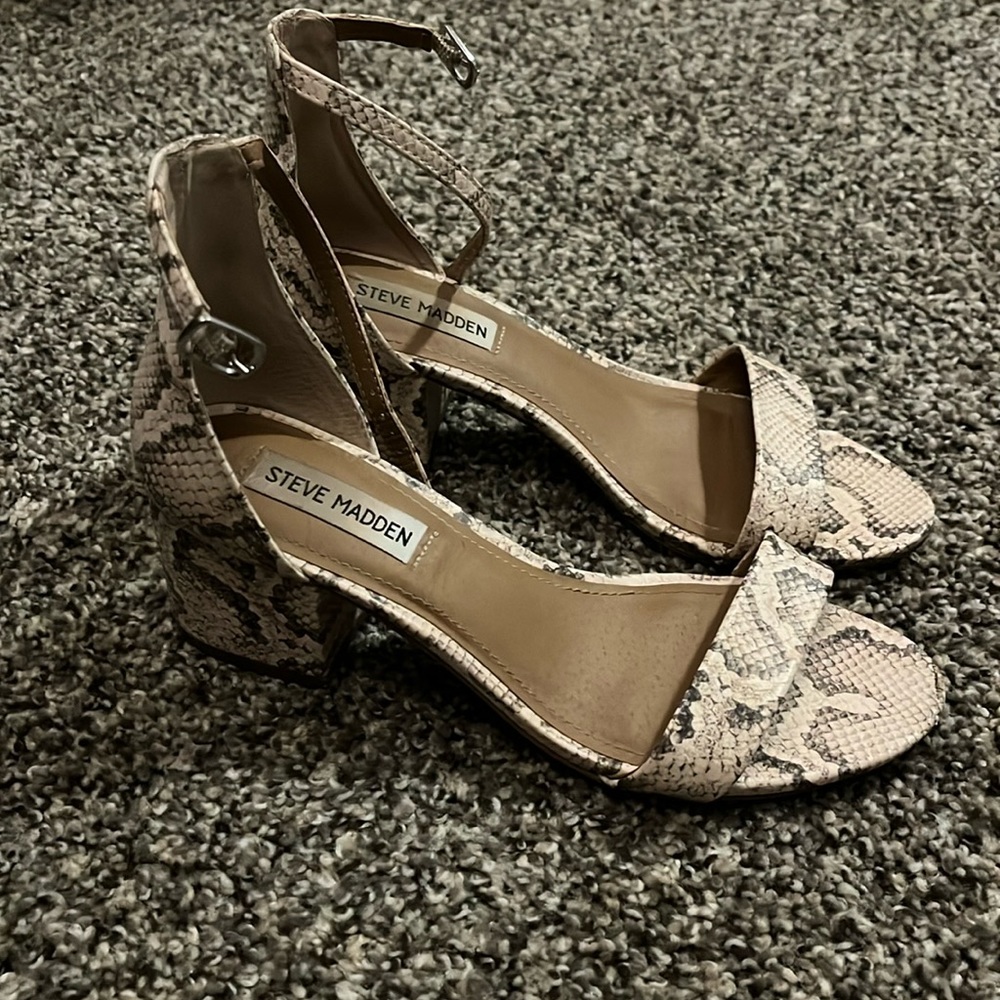 women’s Steve Madden heels. Size 7.